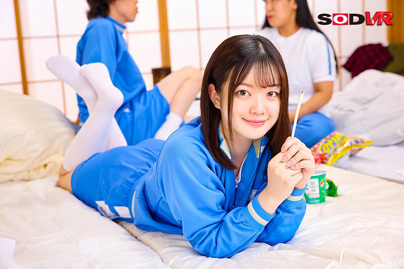 「【VR】修学旅行で片想いのあの子と王様ゲーム 見回りが来たので一緒に布団に飛び込んだら… 橋本りこ」02