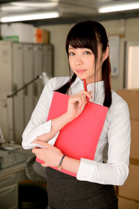 「絶対的鉄板シチュエーション 男の妄想、完全再現！ Situation.1 『後輩OLと二人きりで残業！ふとしたハプニングでオッパイに触れてしまったら、「先輩なら嫌じゃないですよ？」って…』 凰かなめ」01