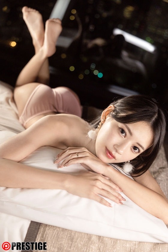 「部下の若妻と背徳不倫。禁断中出し小旅行。 八掛うみ【限定特典映像15分付き】」01