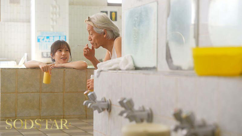 「【先行公開】OLやめて実家の銭湯を継いだら昔はひ弱なもやしっ子だった幼なじみと18年ぶりに再会 膣形フィットマラして互いに欲情がとまらず仕事のスキマ時間に汗だくSEX 小湊よつ葉」03